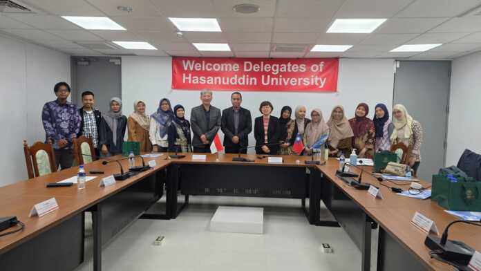 FKM Unhas kunjungi China Medical University di Taiwan untuk memperkuat kerja sama dan membahas riset polusi udara berbasis AI.