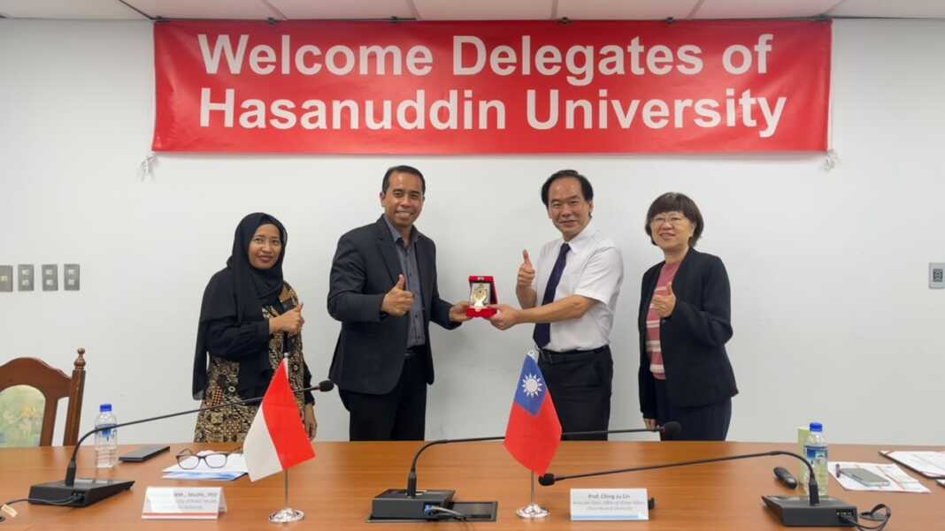 FKM Unhas kunjungi China Medical University di Taiwan untuk memperkuat kerja sama dan membahas riset polusi udara berbasis AI.