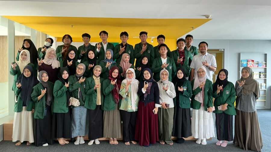 Sebanyak 27 mahasiswa Hukum UMI mengunjungi KALLA Group untuk mempelajari praktik hukum dagang, peran Corporate Legal, dan peluang karier di dunia bisnis.