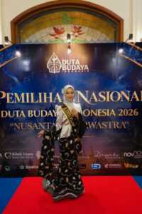Mahasiswi Sastra Arab Unhas, Fifi Fitriana, meraih Runner Up 3 Duta Budaya Indonesia 2026 lewat advokasi pelestarian wastra dan aksara Lontara Sulsel.