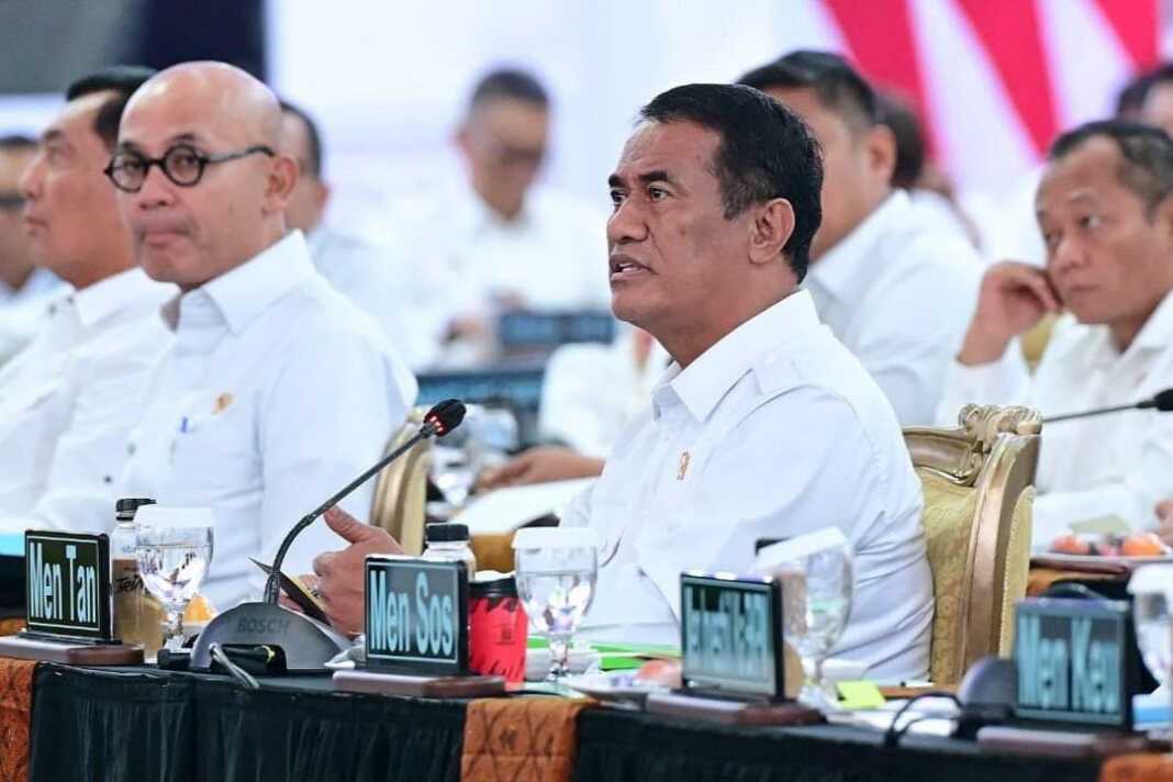 Menteri Pertanian Andi Amran Sulaiman melaporkan kepada Presiden Prabowo Subianto bahwa harga di tingkat peternak tertekan, sementara harga yang dibayar masyarakat masih tinggi dalam Sidang Kabinet Paripurna bertema “2 Tahun Pertama Pemerintahan, Kerja Nyata untuk Negeri”