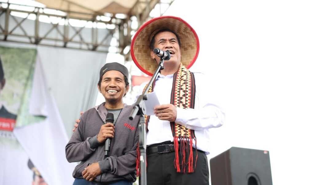 Mentan Amran menyiapkan benih gratis dan tiga pompa air untuk menangani 300 hektare lahan puso di Pringsewu, Lampung.