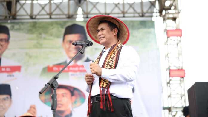 Mentan Amran menyebut kebijakan Presiden Prabowo mendorong harga singkong naik dari Rp 700 menjadi Rp 3.000 per kilogram. NTP Lampung juga disebut mencapai 131,11.