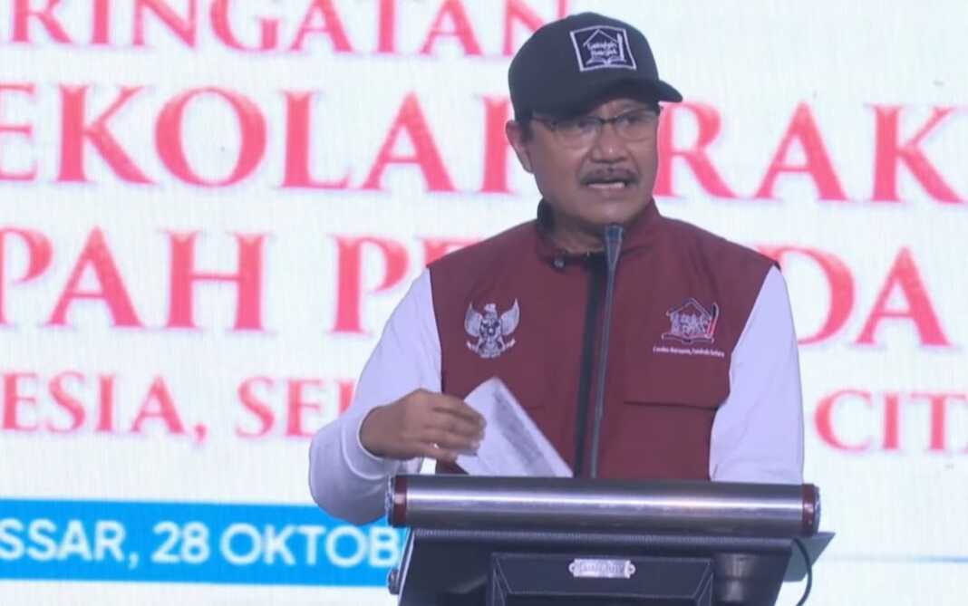 Menteri Sosial Saifullah Yusuf menghadiri peringatan 1 tahun Sekolah Rakyat di GOR Sudiang