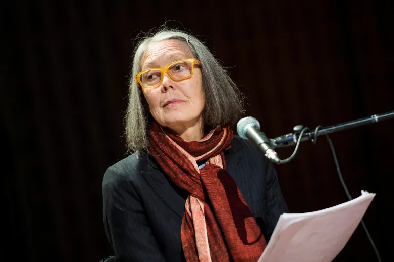 Penyair Kanada Anne Carson mengatakan, “Ini gila,” setelah diumumkan sebagai peraih Nobel Sastra 2026. (Foto: TT News Agency/Pontus Lundahl via Reuters).