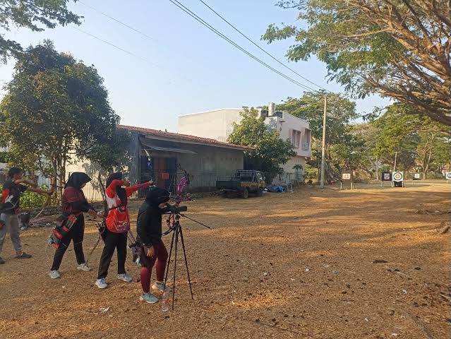 Panahan Bone menargetkan 1-2 medali emas di Porprov Sulsel XVIII 2026 dengan menyiapkan 15 atlet melalui latihan intensif.