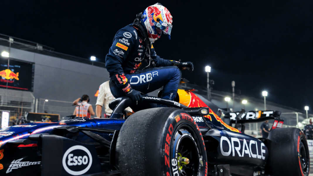 Max Verstappen merebut pole position F1 GP Singapura 2026 di Marina Bay.