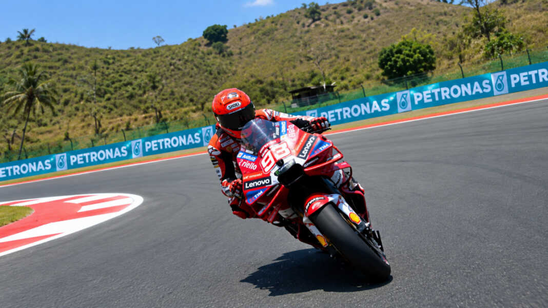 Marc Marquez menang Sprint MotoGP Mandalika 2026 dan mengambil alih puncak klasemen.