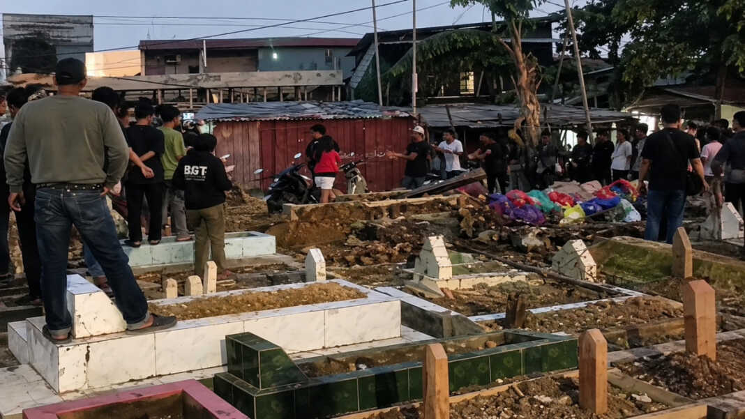 Polisi mengamankan 104 orang dalam razia di kampung narkoba Borta, kelurahan Suangga, kecamatan Tallo, Makassar, Jumat (9/10/2026)