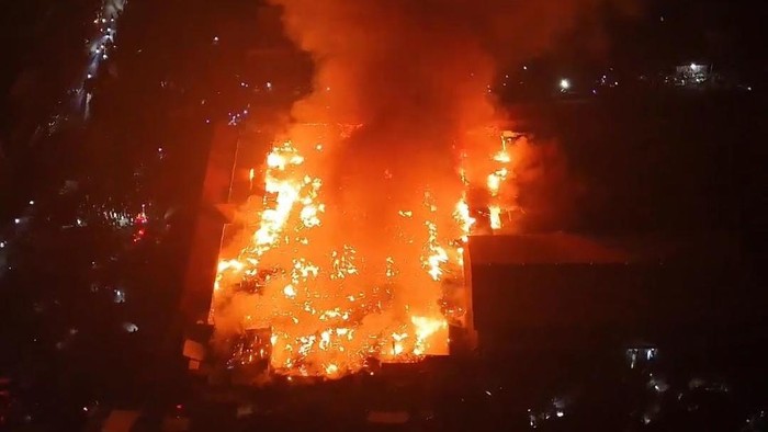 Kebakaran di pasar Sentral batu-Batu, Soppeng, Sulsel. Dok. Istimewa.