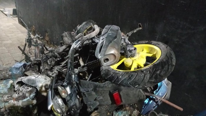 Sekelompok geng motor diduga menyerang permukiman di Jalan Gunung Bawakaraeng, Makassar, dengan lemparan batu dan petasan.