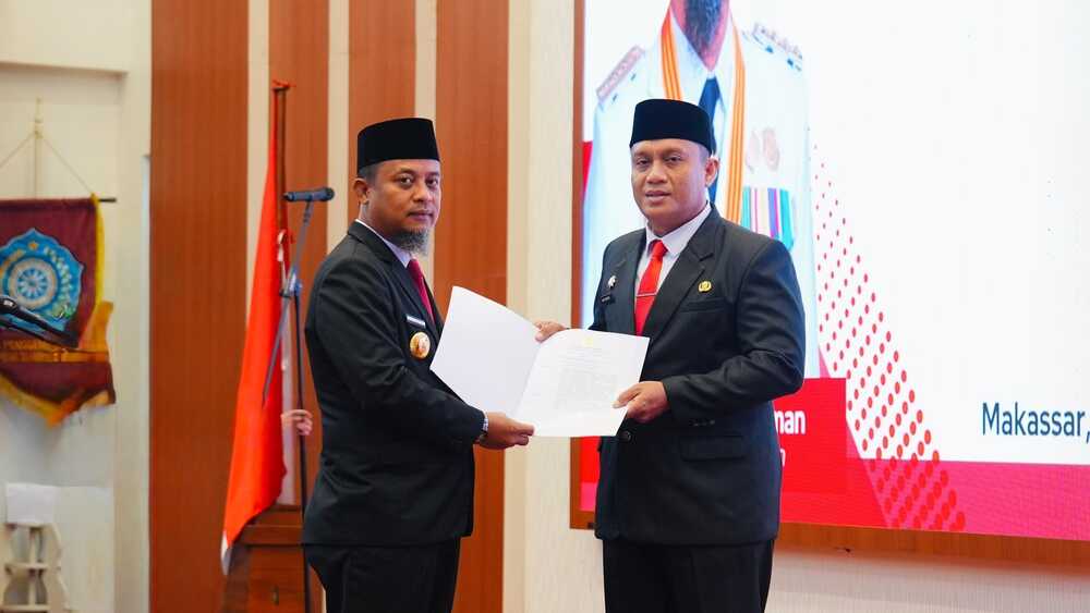 Andi Winarno resmi dilantik sebagai Pj Sekda Sulsel. Gubernur Andi Sudirman meminta target pekerjaan dan program prioritas tetap berjalan. Dok. Pemkot Makassar.