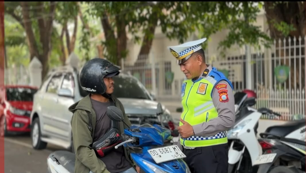 Operasi Patuh Pallawa 2026 di Maros menertibkan kendaraan ODOL dan pengendara tanpa helm untuk menekan risiko kecelakaan.